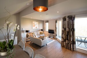 Family Townhome, 2 Bedrooms, 2 Bathrooms, Garden View | 1 bedroom, hypo-allergenic bedding, in-room safe, individually decorated