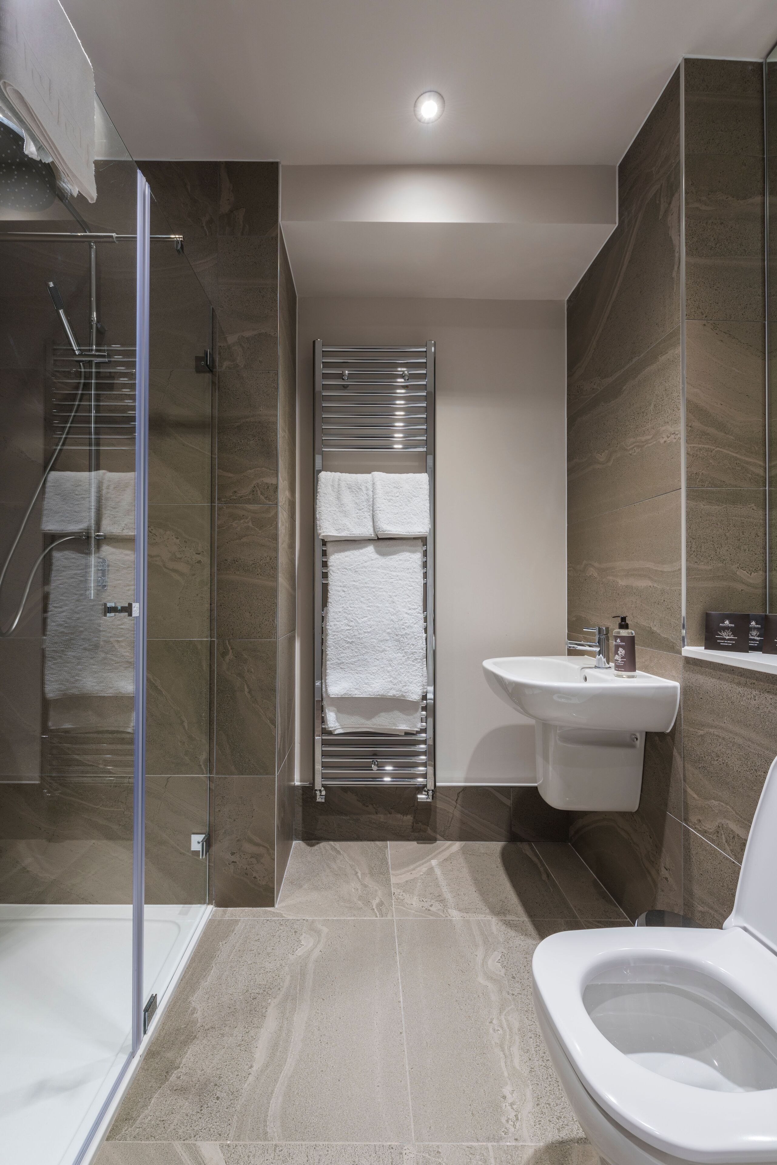 Suite, 1 chambre, vue jardin | 1 chambre, literie hypoallergénique, coffres-forts dans les chambres