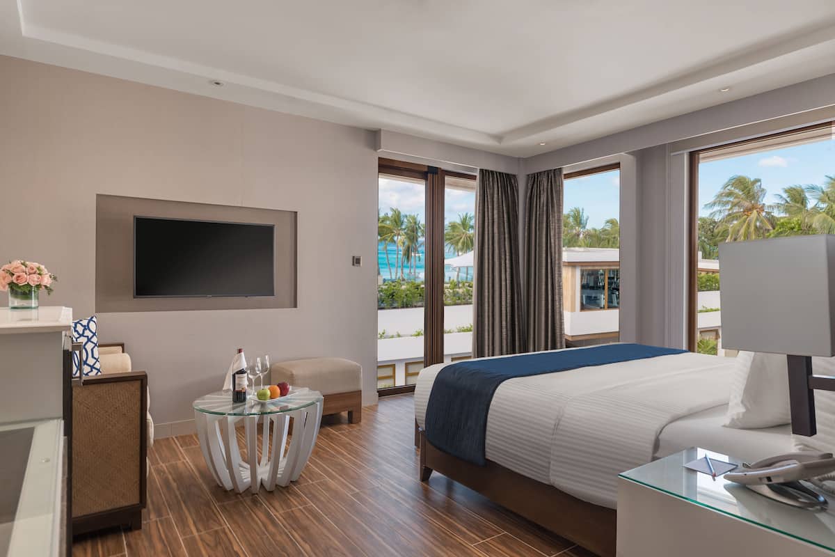 premier room, sea view | in-room safe, desk, laptop workspace, cots/infant beds