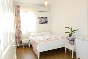 Minibar, escritorio, cunas gratuitas y wifi gratis 