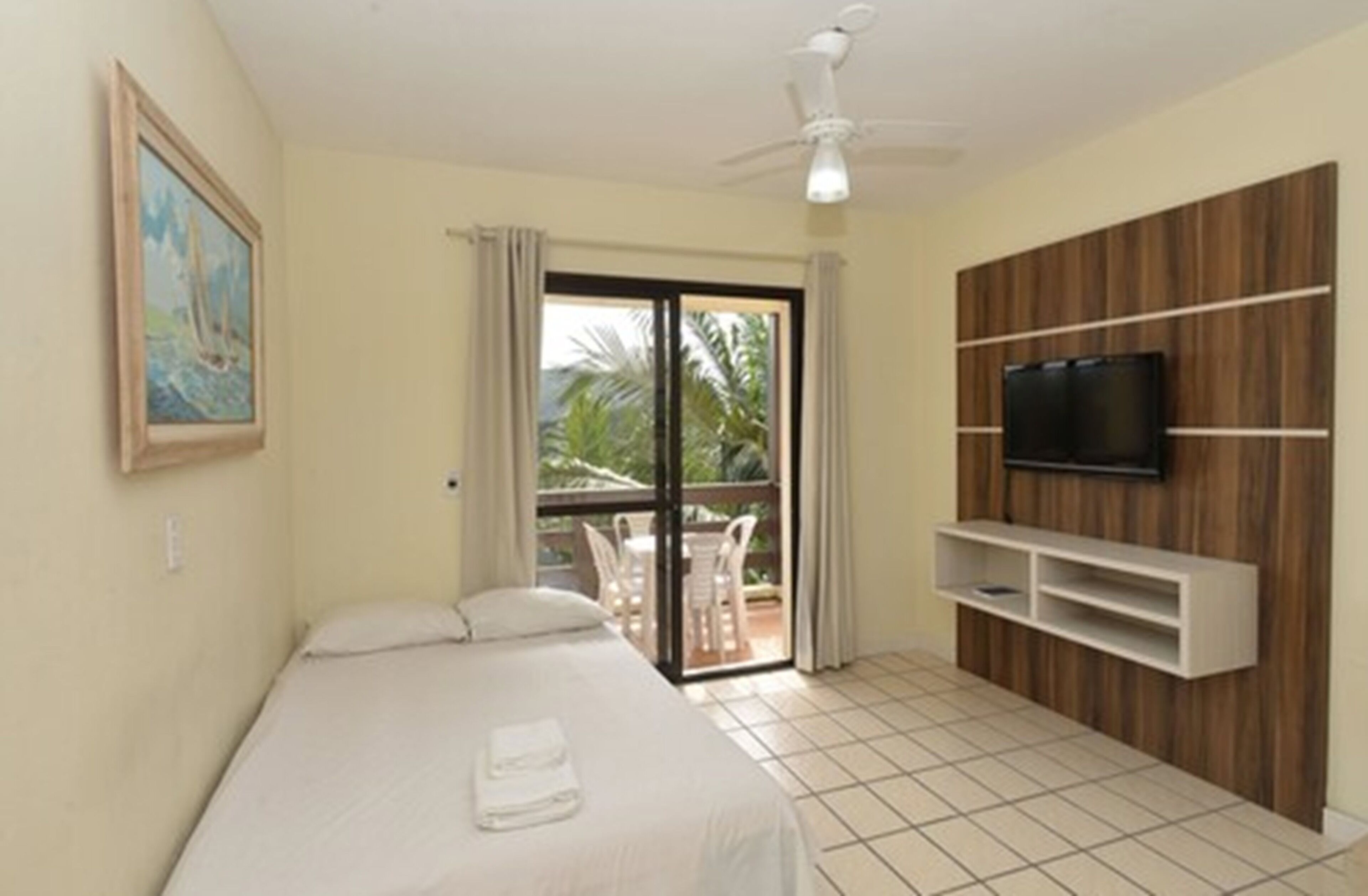 superior apartment, hot tub | 1 bedroom, blackout curtains, free wifi, bed sheets