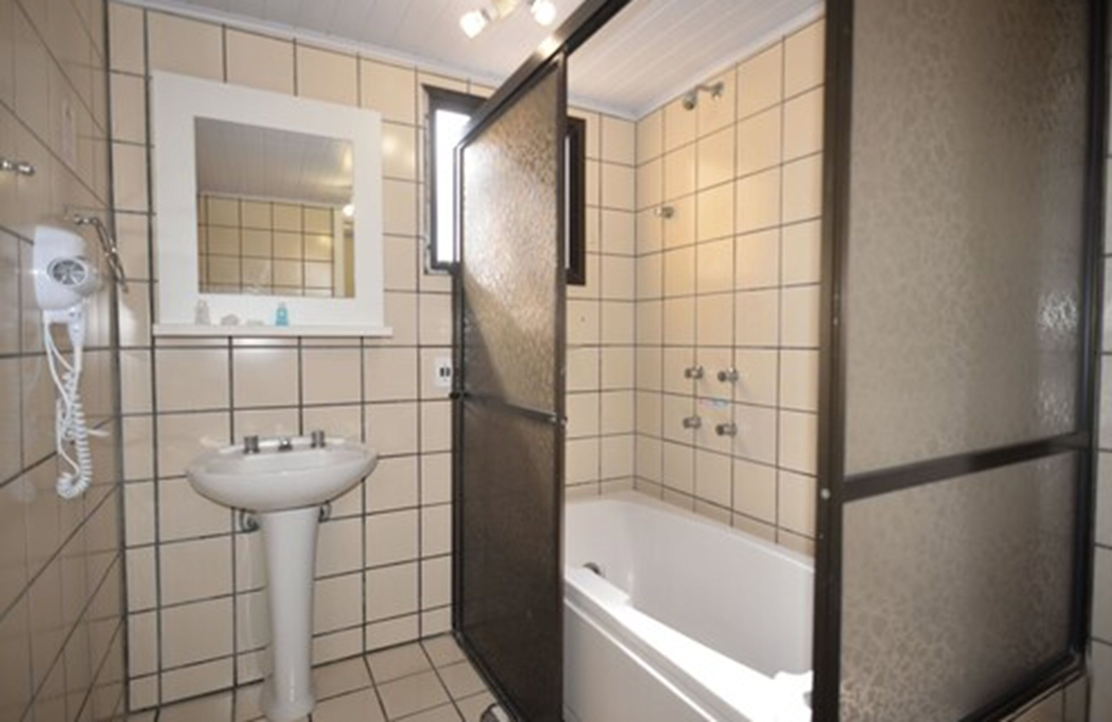 superior apartment, hot tub | bathroom | free toiletries, towels