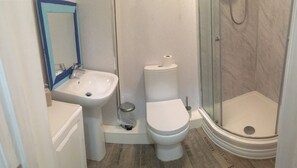 Bathroom shower - Sefton Grange Guest House Liverpool (Liverpool)