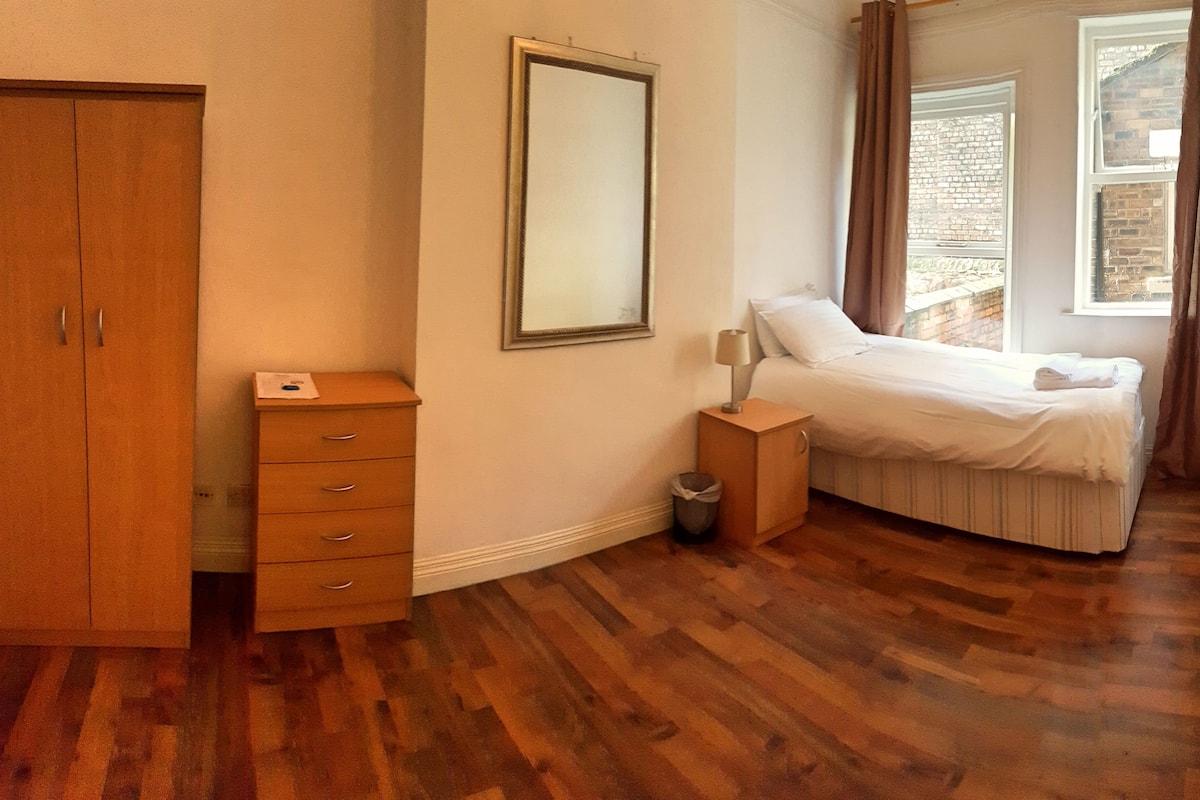 Standard Single Room, Shared Bathroom