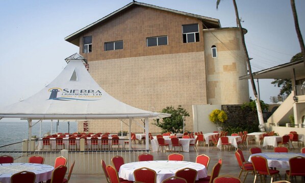 Outdoor banquet area - SIERRA LIGHTHOUSE HOTEL (Freetown)