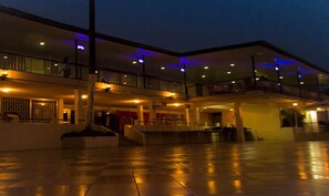 Front of property - evening/night - SIERRA LIGHTHOUSE HOTEL (Freetown)