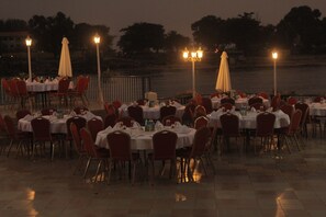 Breakfast, lunch, dinner served; local and international cuisine - SIERRA LIGHTHOUSE HOTEL (Freetown)