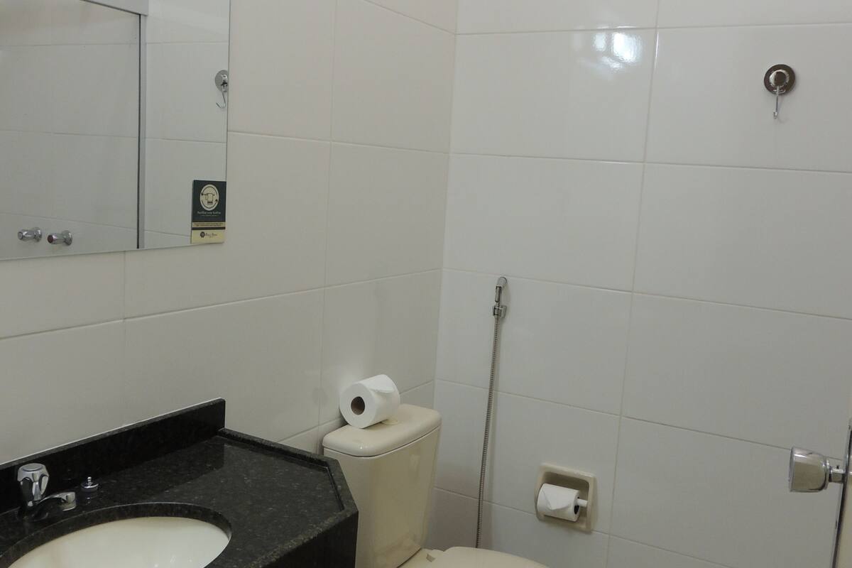 shower, free toiletries, towels