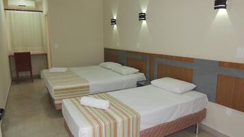Frigobar, escrivaninha, cortinas blackout, Wi-Fi de cortesia