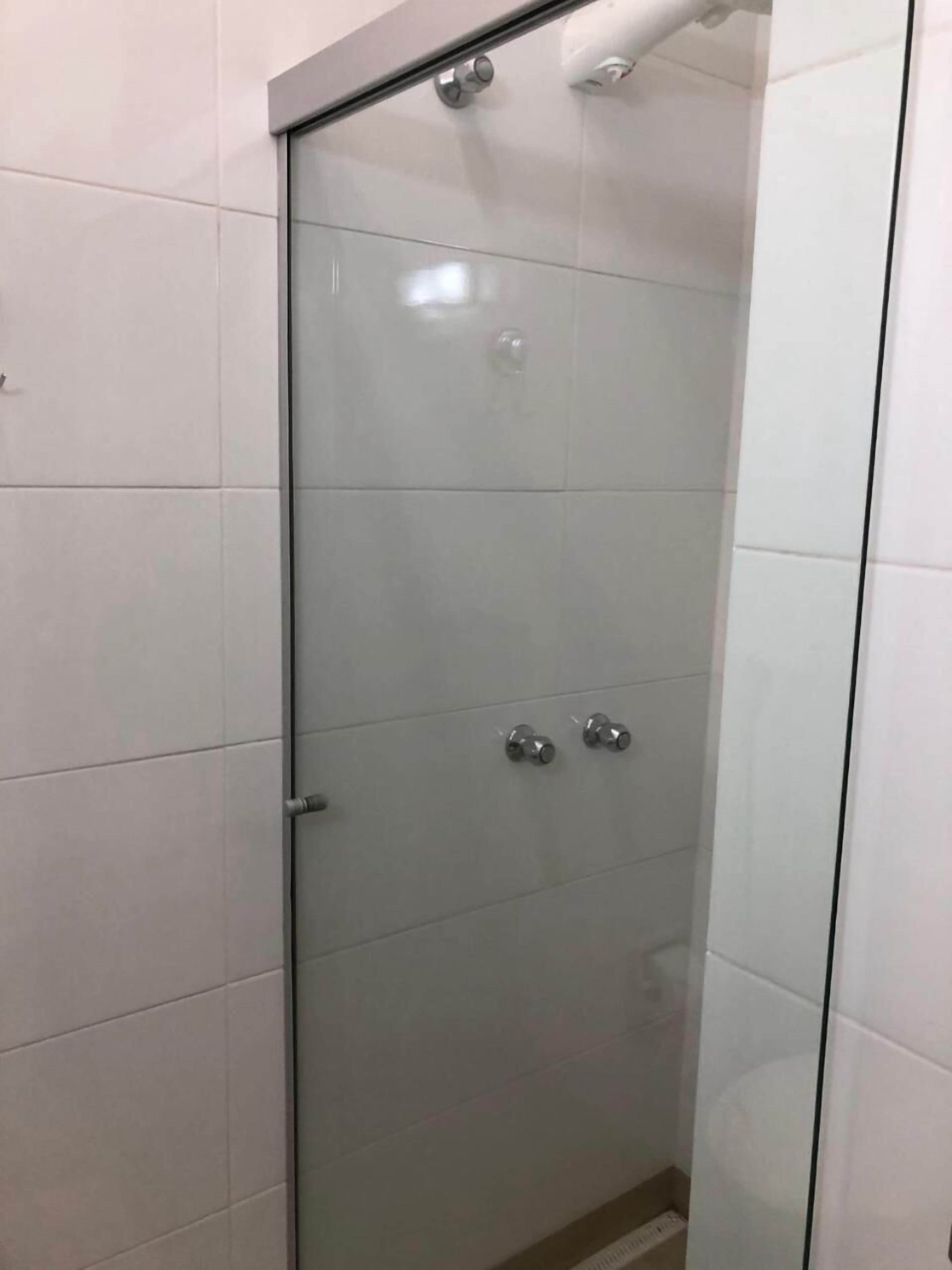 shower, free toiletries, towels