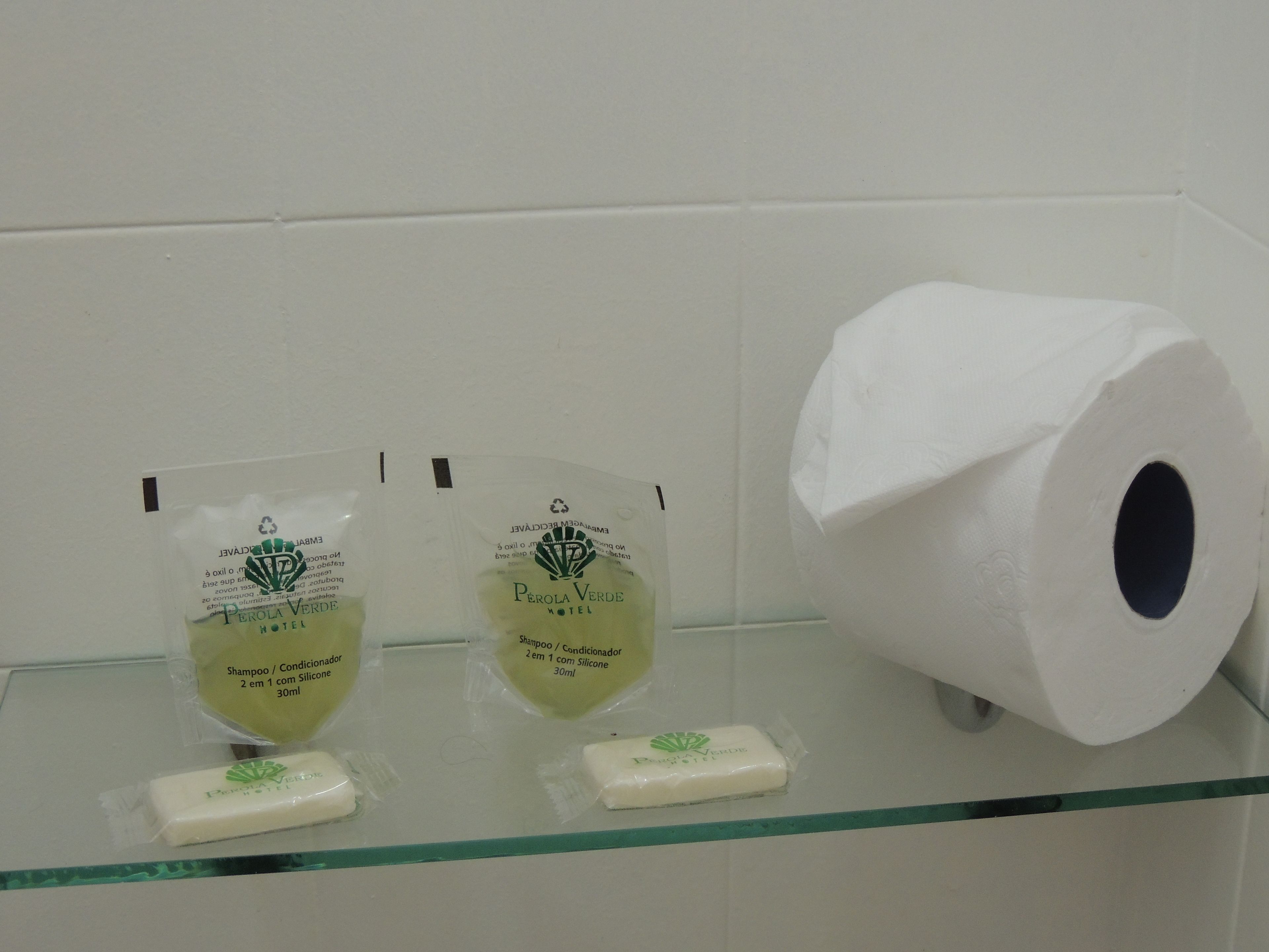 shower, free toiletries, towels