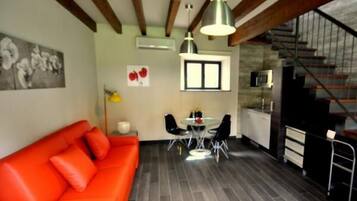 デザイン ロフト (Logio) | リビングルーム | 薄型テレビ、テーブルサッカー台、卓球台