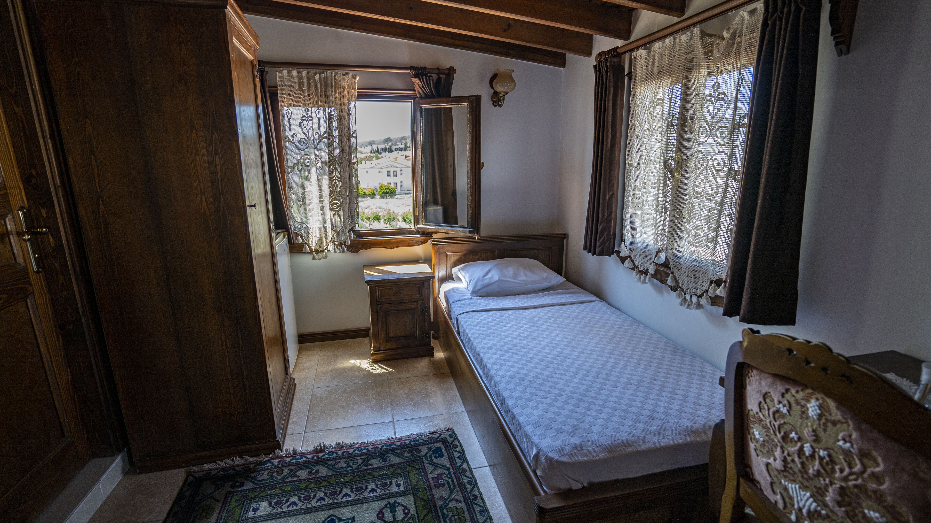 family triple room | 1 bedroom, desk, soundproofing, free wifi