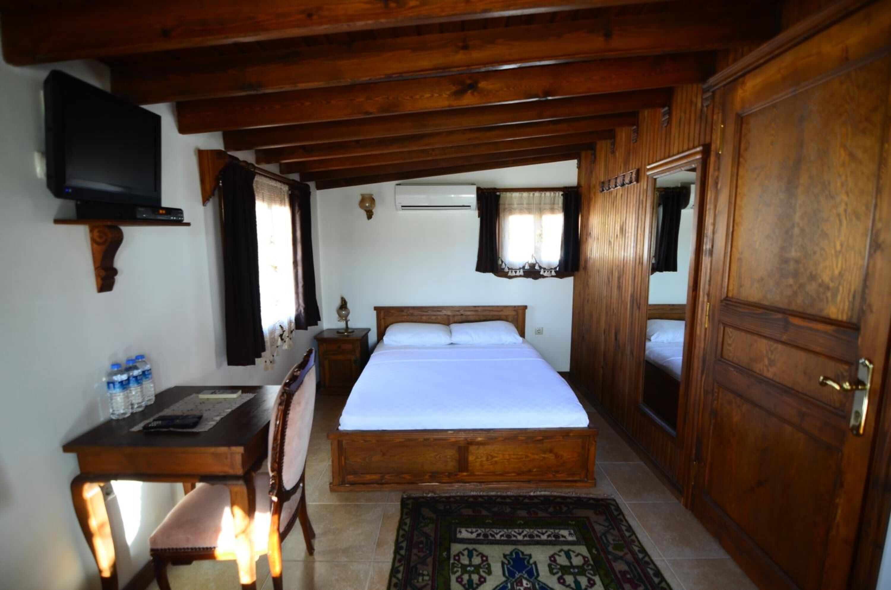 1 bedroom, desk, soundproofing, free wifi