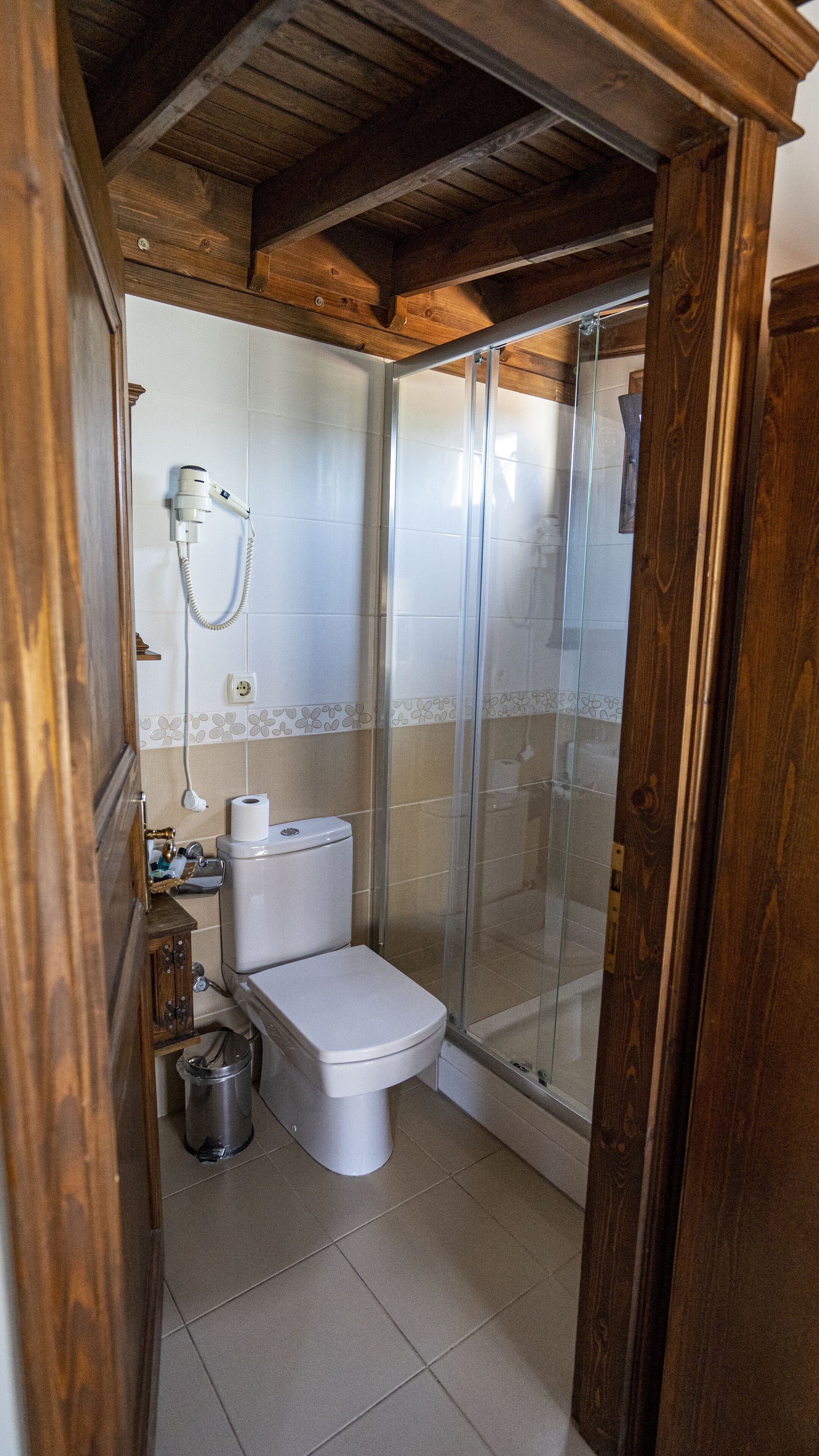 family triple room | bathroom | shower, free toiletries, hair dryer, slippers