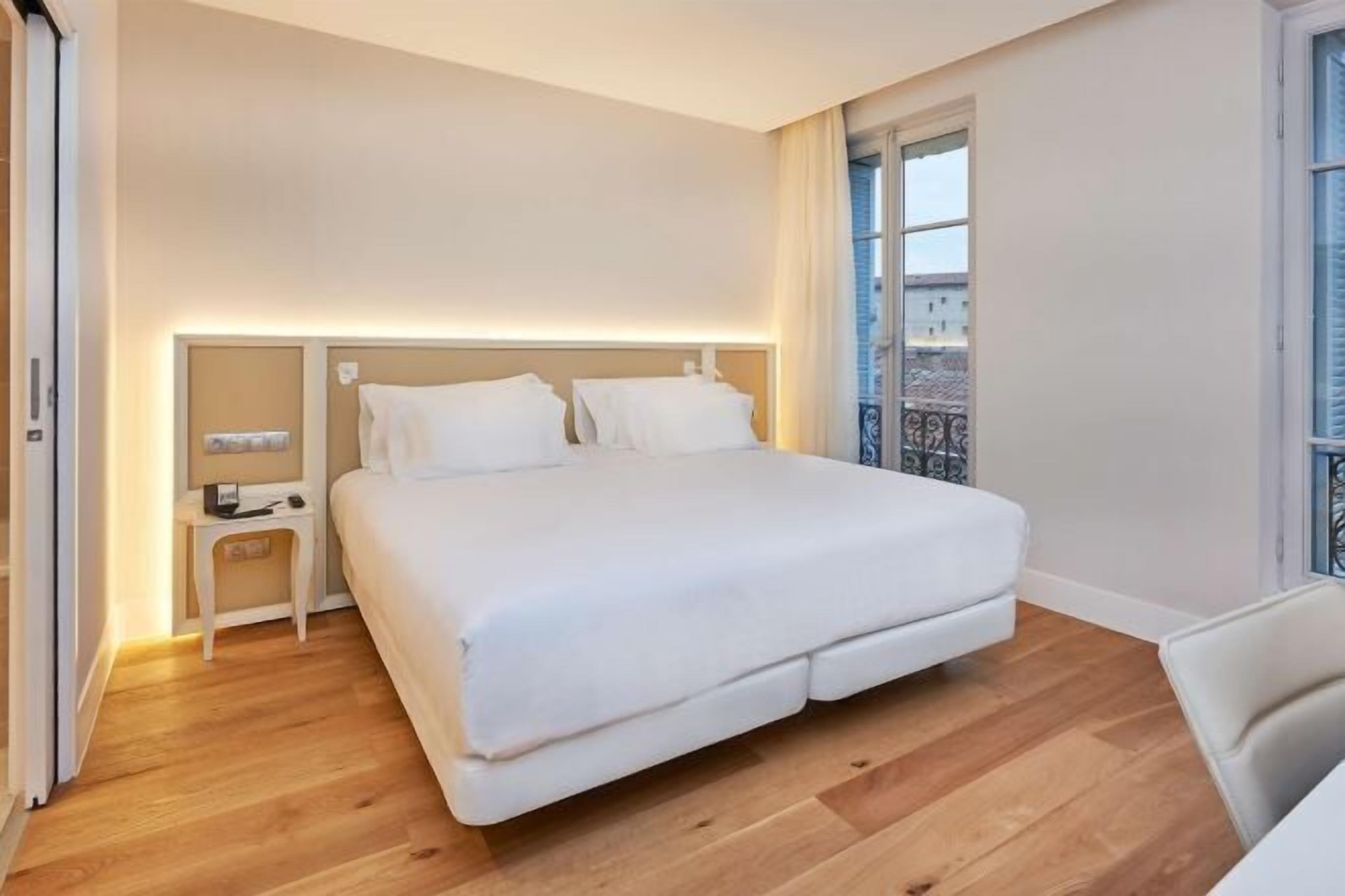 Minibar, una cassaforte in camera, una scrivania, insonorizzazione