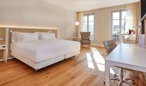 Minibar, in-room safe, desk, soundproofing - NH Collection Marseille (Marseille)