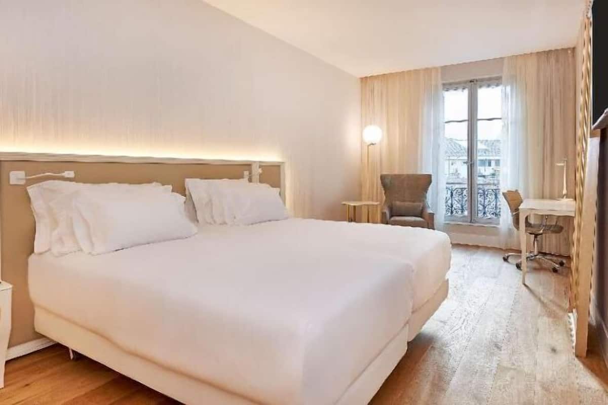 Minibar, in-room safe, desk, soundproofing