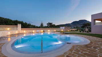 Outdoor pool, free pool cabanas, pool umbrellas