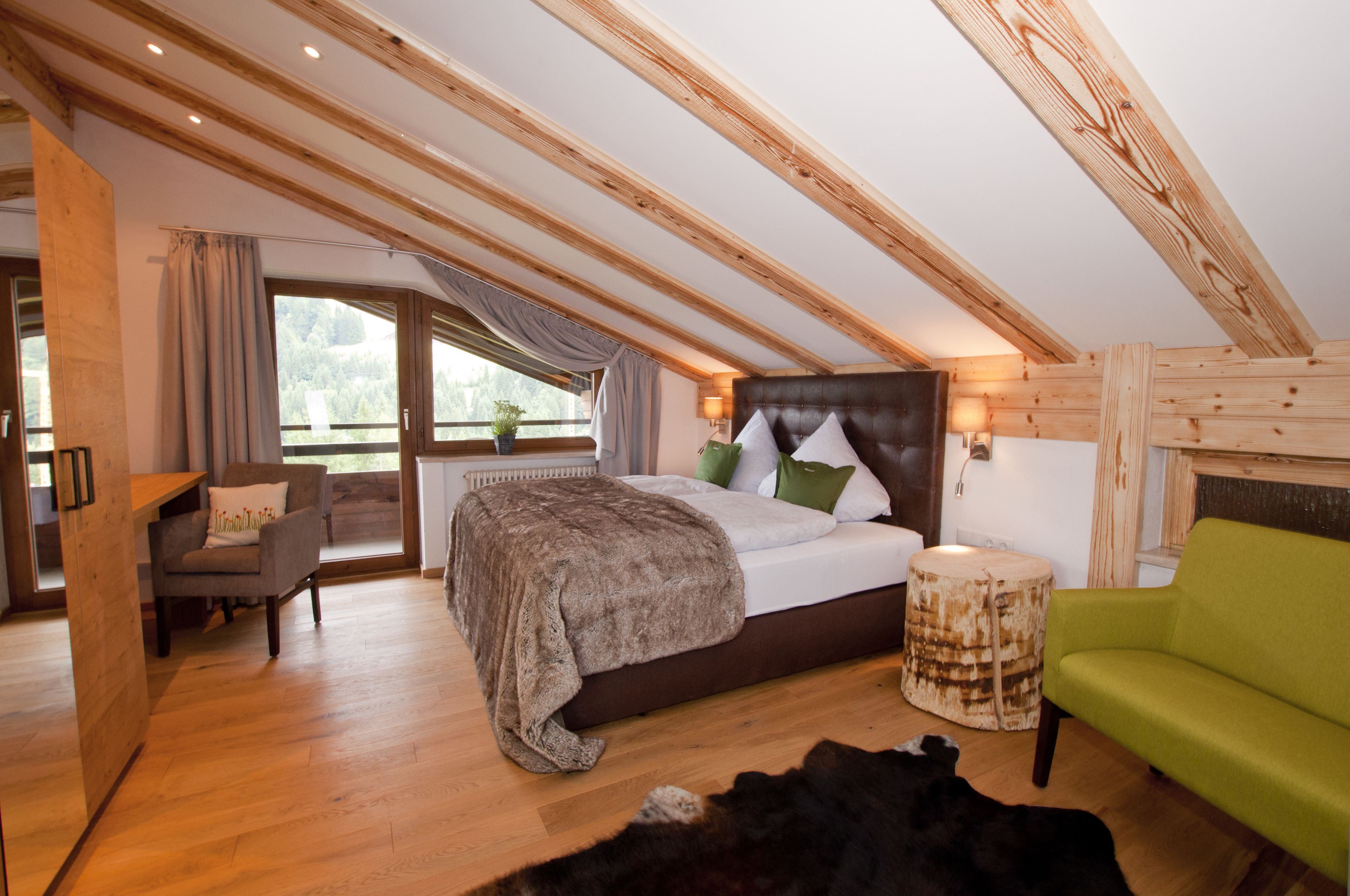 Superior Condo, 3 Bedrooms, Fireplace | Premium bedding, down comforters, in-room safe, individually decorated