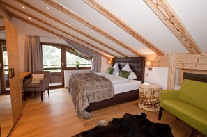 Superior Condo, 3 Bedrooms, Fireplace | Premium bedding, down comforters, in-room safe, individually decorated