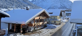 ALP-CHALET Ferienwohnungen Kleinwalsertal