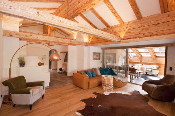 Superior Condo, 3 Bedrooms, Fireplace | Living area | Flat-screen TV, toys