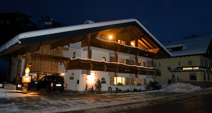 ALP-CHALET Ferienwohnungen Kleinwalsertal