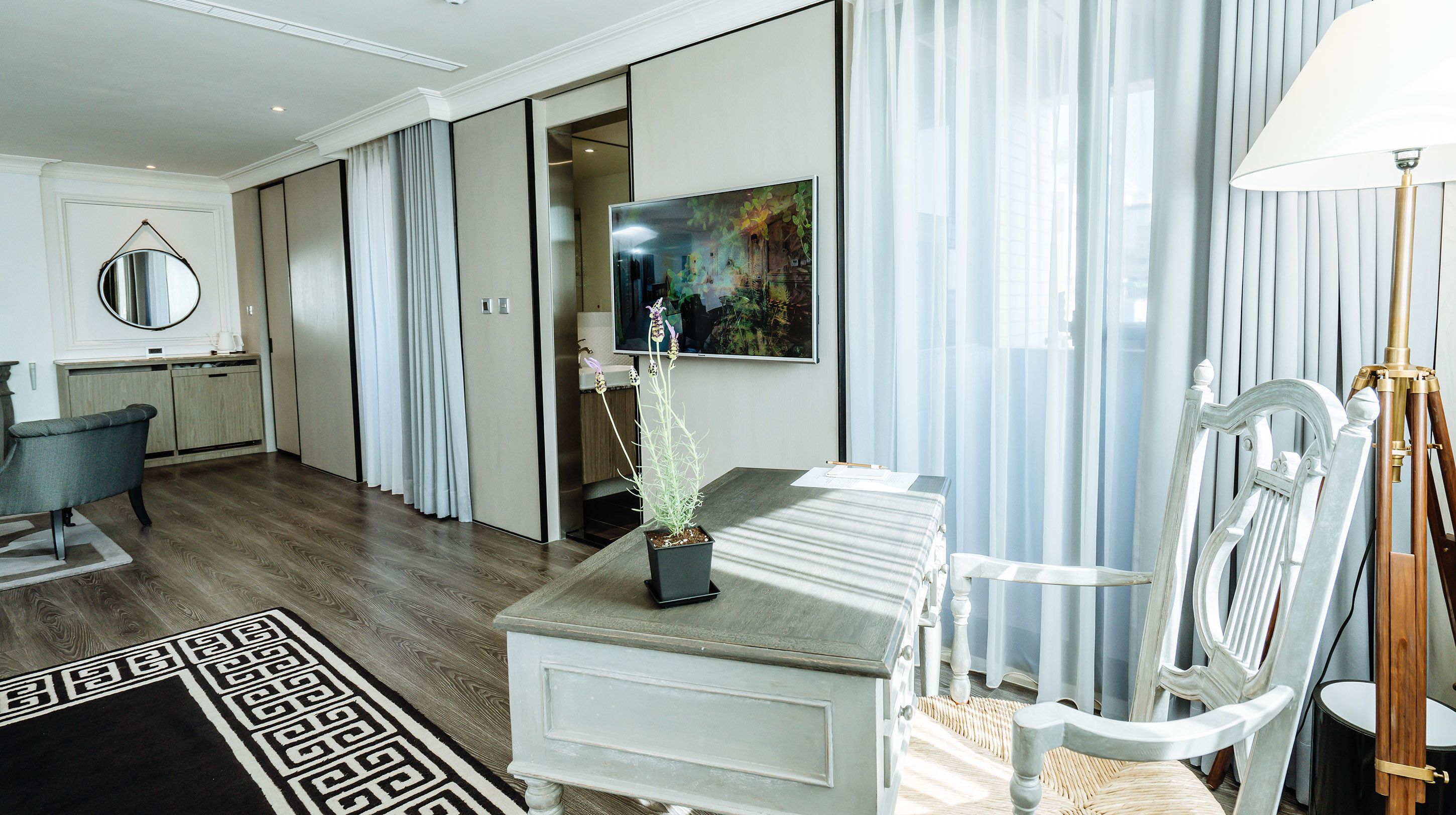 deluxe quadruple room | in-room business centre