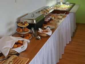 Tägliches Frühstücksbuffet gegen Gebühr