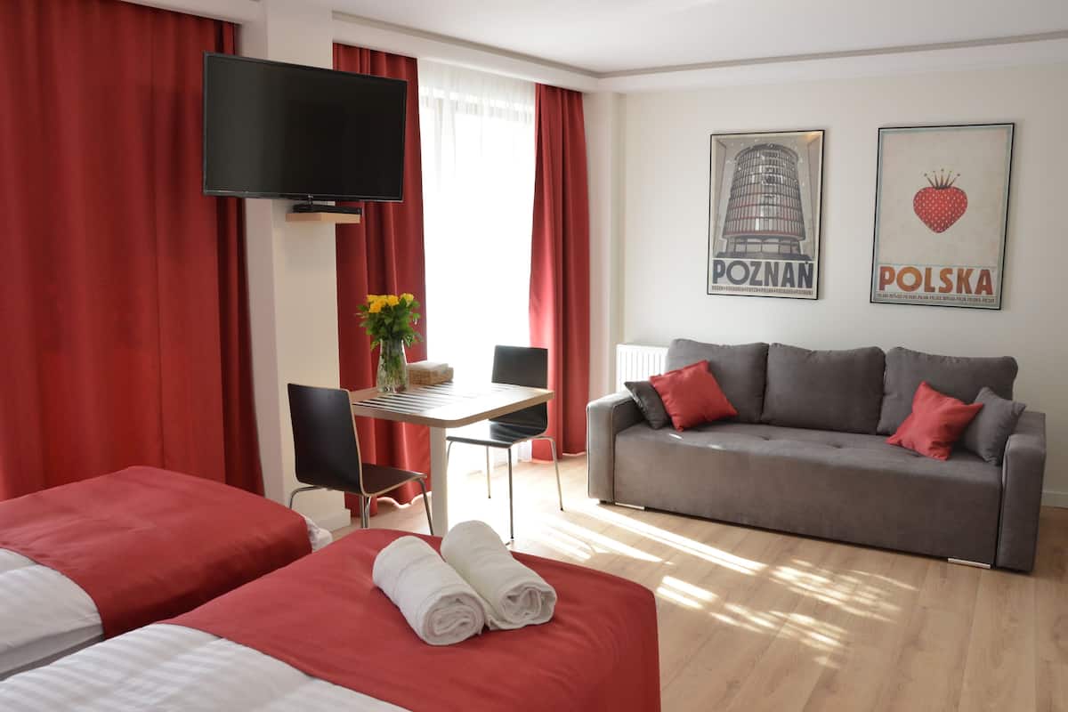 Estudio Deluxe (Warszawa) | Ropa de cama de alta calidad y caja de seguridad en la habitación