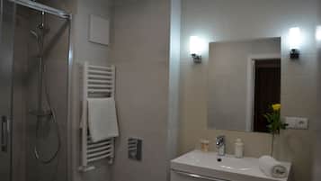 Studio Deluxe, terrasse (Sopot) | Salle de bain | Articles de toilette gratuits, sèche-cheveux, serviettes fournies