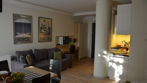 Deluxe Studio, Terrace (Sopot) | Living area | Flat-screen TV - Apartamenty Oxygen DeLux (Warsaw)