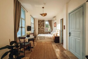 Habitación doble Deluxe, vista al mar | Ropa de cama de alta calidad, minibar, escritorio y wifi gratis 