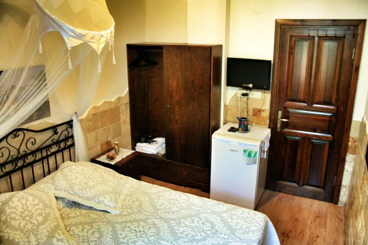 Doppia Standard | Biancheria da letto di alta qualità, minibar, una scrivania