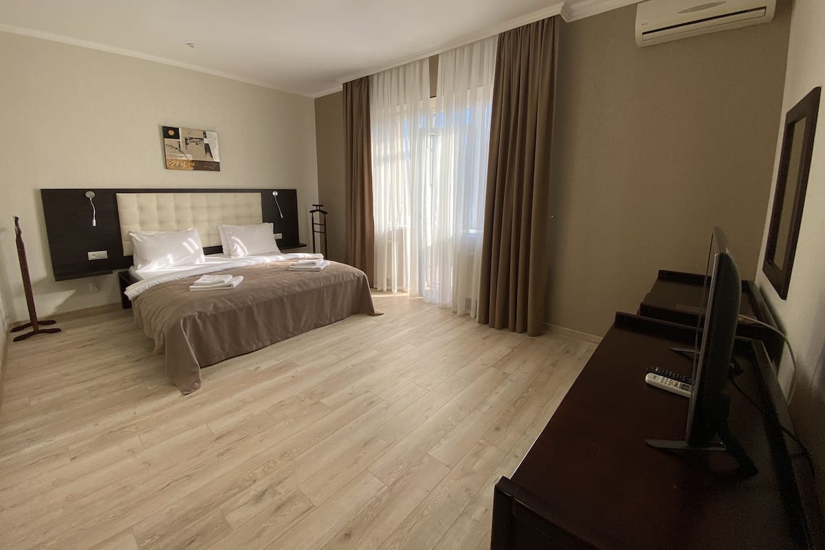 Suite Comfort | Biancheria da letto di alta qualità, una cassaforte in camera