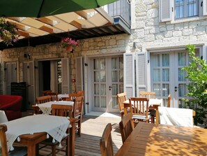 Terrace/patio - Alacati Cona Otel (Cesme)