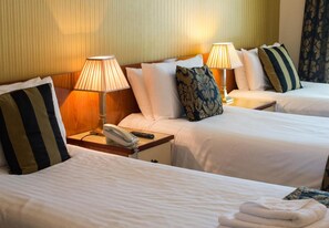 客房内保险箱、办公桌、熨斗/熨衣板、免费婴儿床