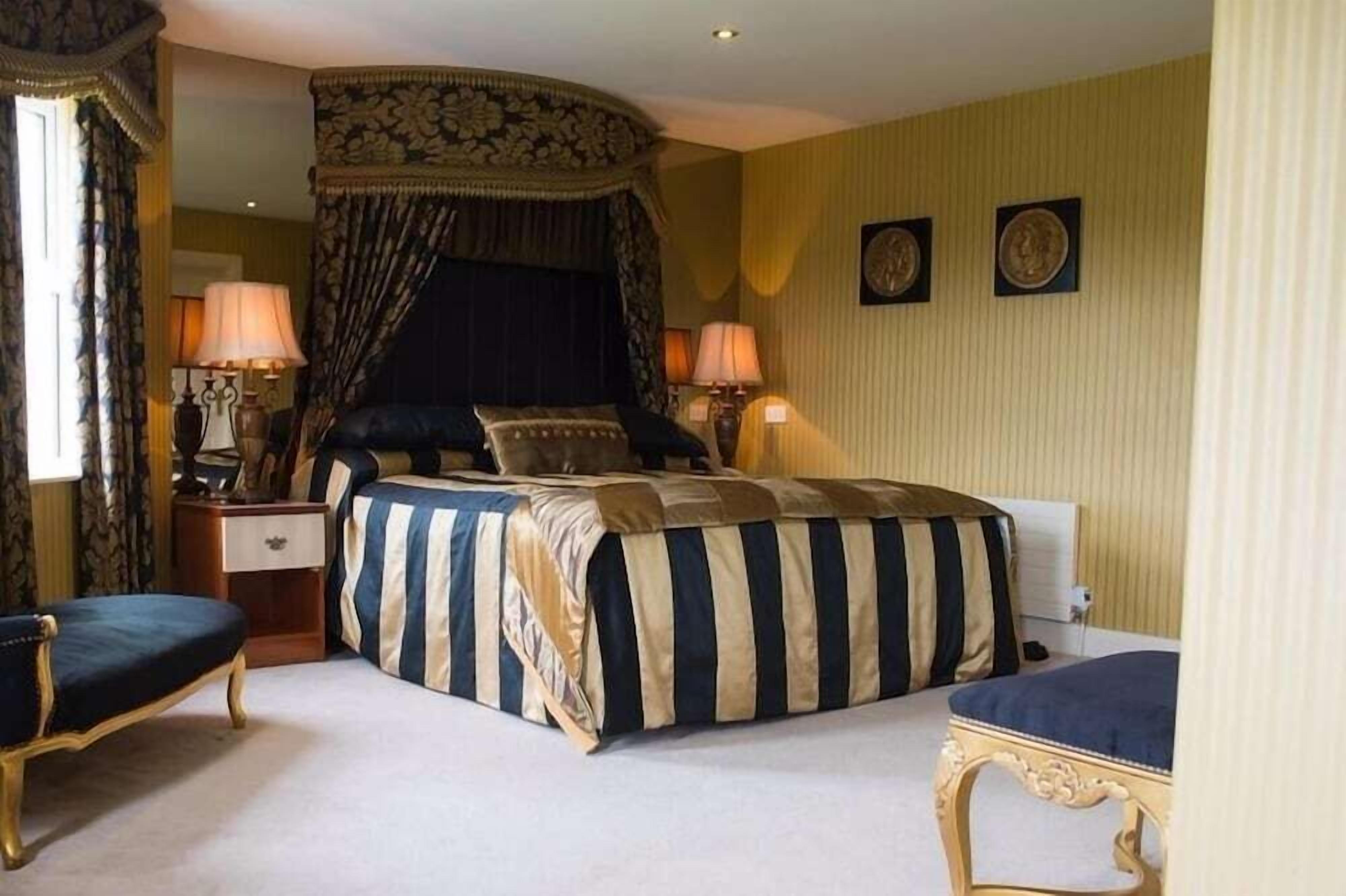 In-room safe, desk, iron/ironing board, free cribs/infant beds