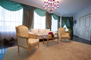 Televisión LED, chimenea, piso con calefacción