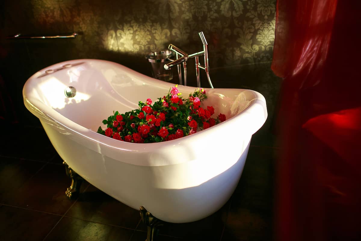 Executive Suite | Deep soaking bathtub
