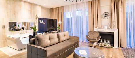 APARTAMENT PLEASURE | Living area | Flat-screen TV