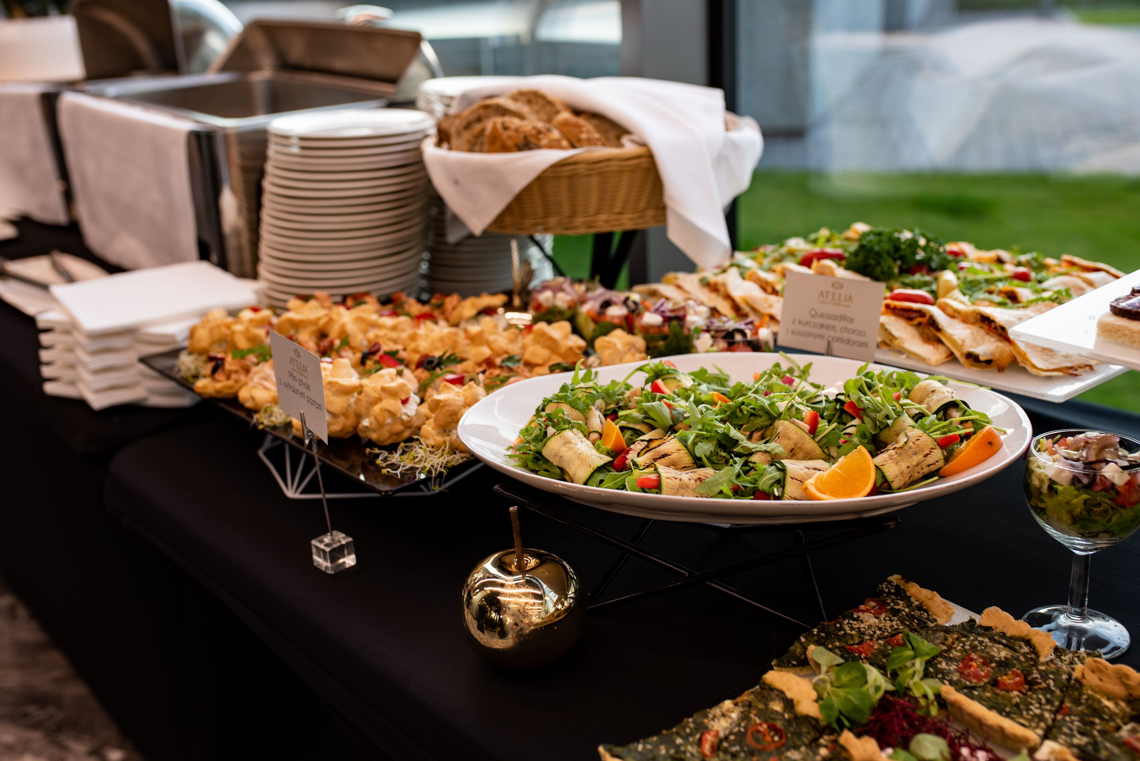 daily buffet breakfast (pln 50 per person)