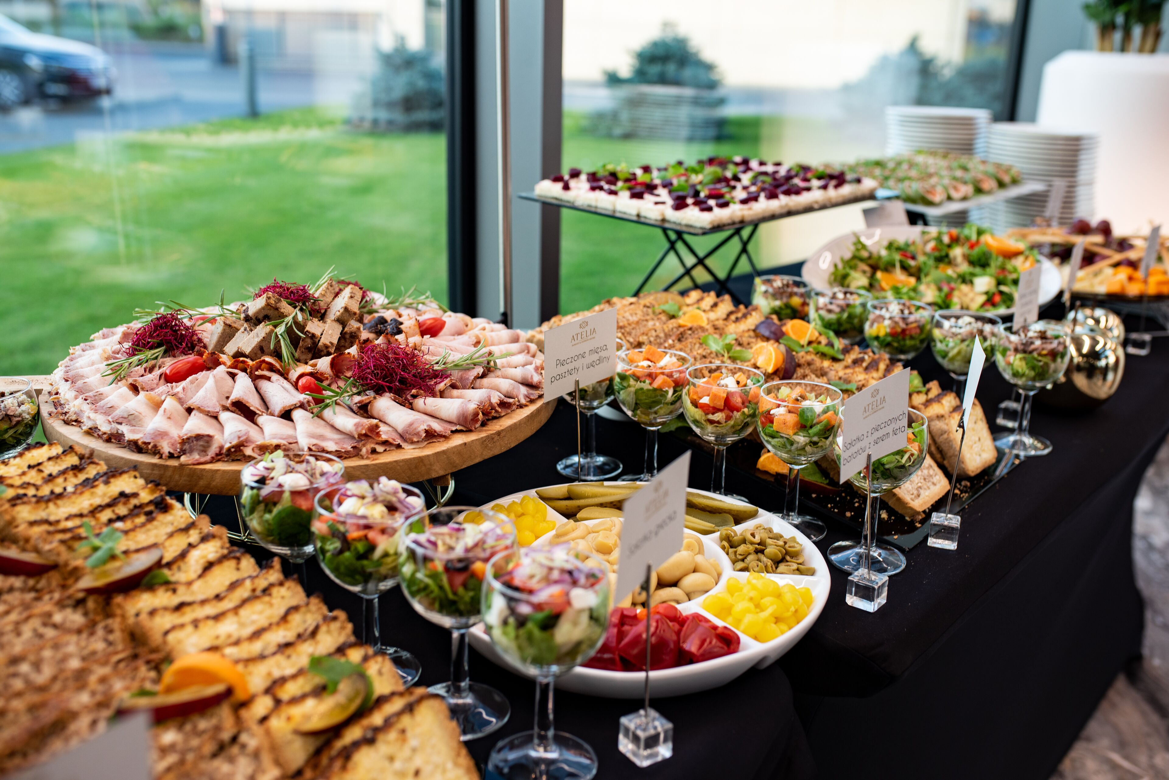 daily buffet breakfast (pln 50 per person)