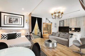 Literie de qualité supérieure, coffres-forts dans les chambres, bureau