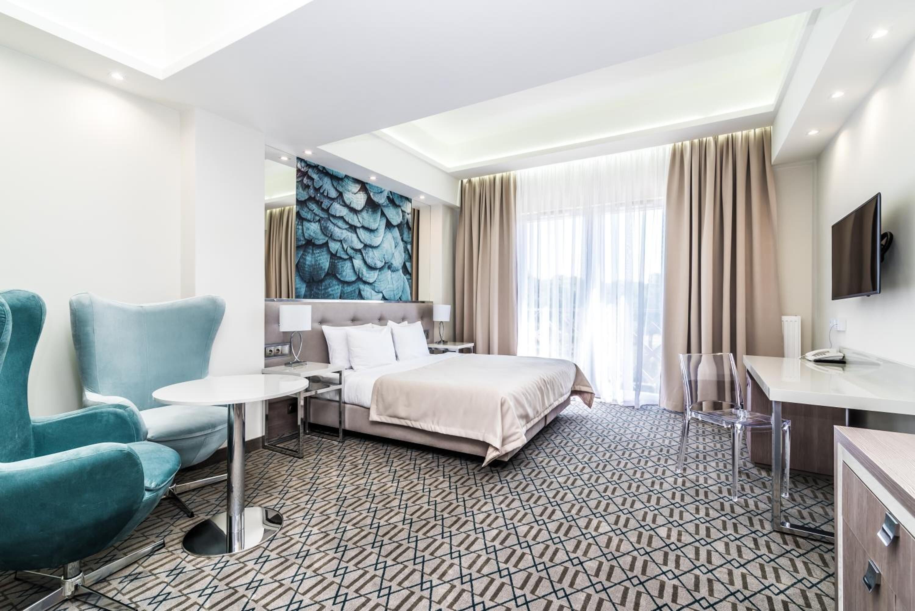 premium bedding, in-room safe, desk, soundproofing