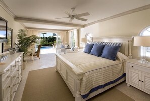 Villa luxueuse, 3 chambres, vue sur le complexe, côté jardin | 3 chambres, coffre-fort, bureau