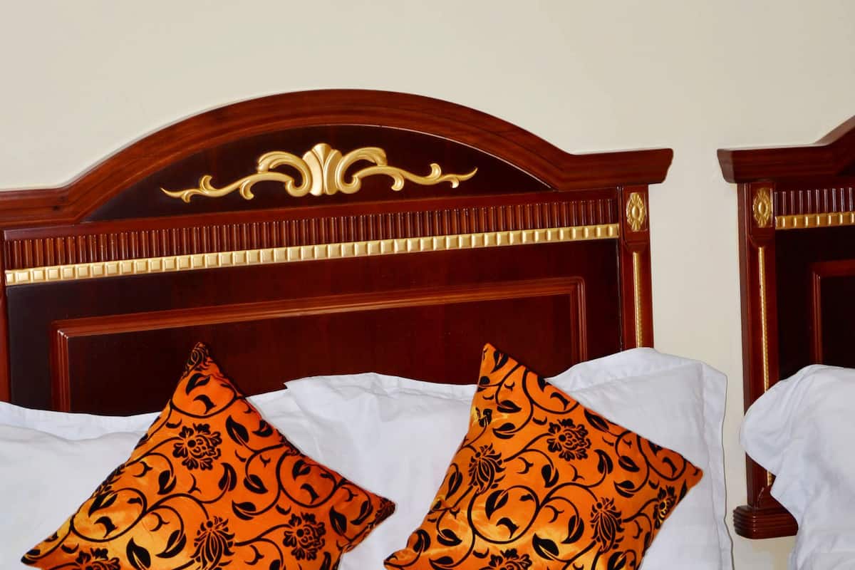 Ropa de cama de alta calidad, caja fuerte, escritorio y wifi gratis