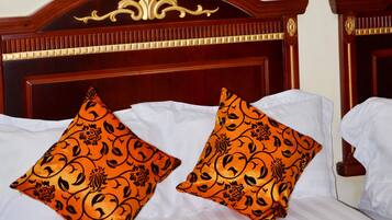Premium bedding, in-room safe, desk, free WiFi