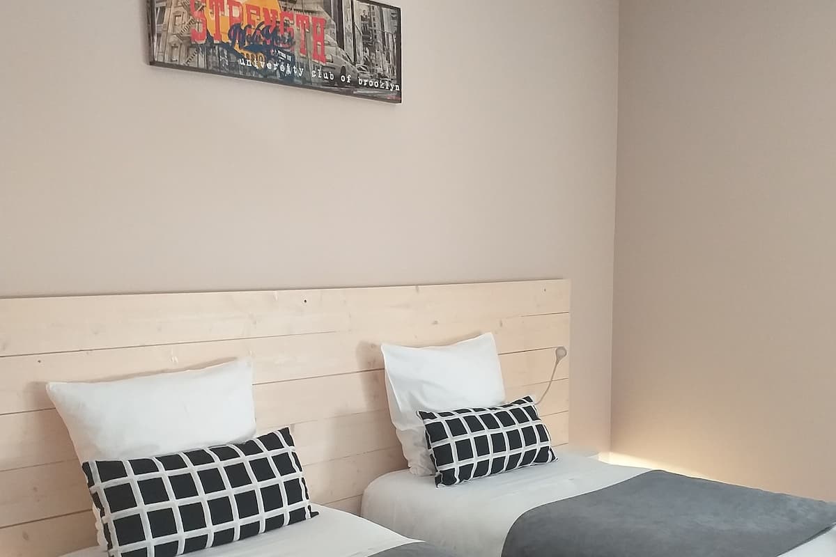 Tomannsrom – comfort | Sengetøy av topp kvalitet, skrivebord, lydisolert og wi-fi (inkludert)